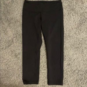 black size 4 cropped lulu lemon leggings